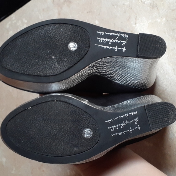 Kardashian Kollection Icon Wedges, Size 7M - Picture 8 of 8